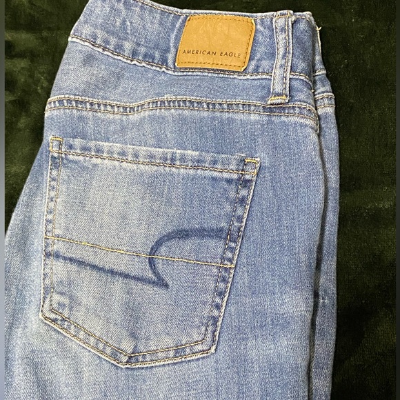 American Eagle Ripped Jeans. Size 00R - Picture 4 of 5